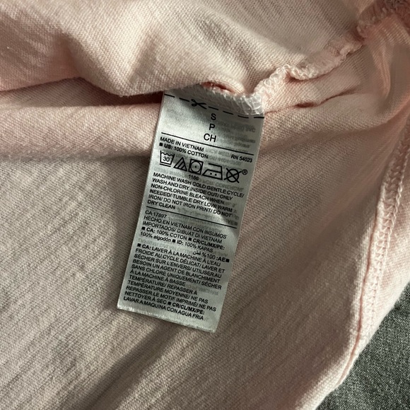 Old Navy Graphic Tee - Picture 6 of 6